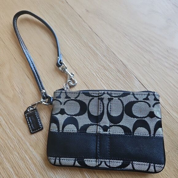COACH BLACK STRIPE SIGNATURE LOGO JACQUARD WRISTLET Classic Chic Y2k - Picture 1 of 5